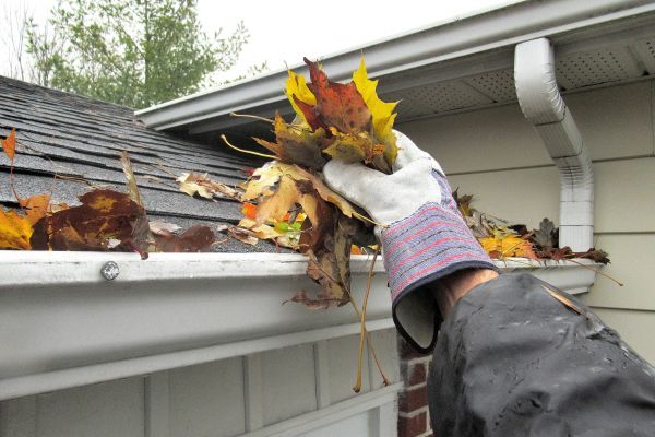 Eaves Cleaning in Costa Mesa