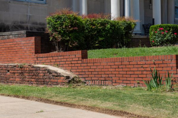 Retaining Wall Cleaning in Costa Mesa